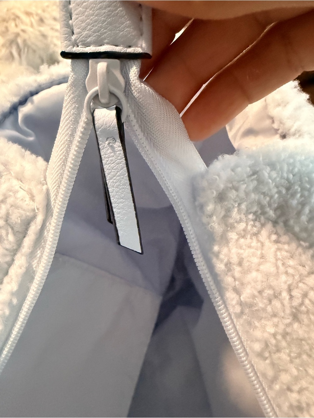 PINK Victoria's Secret Plush Sherpa Bag - Picture 7 of 7